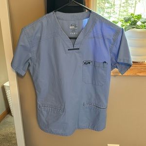 Iguana Med women’s scrub top and pants